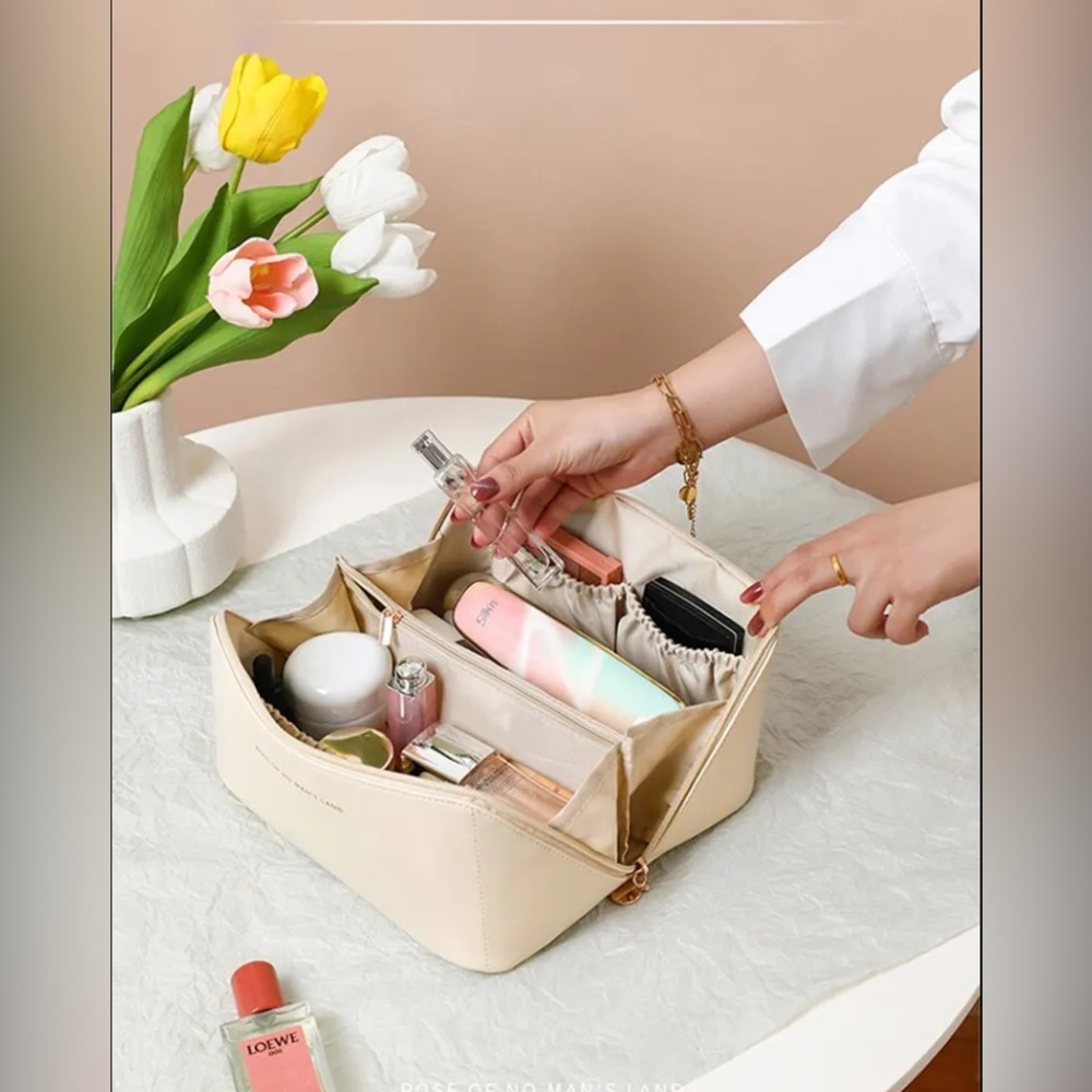 Fashion Large Capacity Portable Makeup Bag Women Cosmetic Bag Toiletries